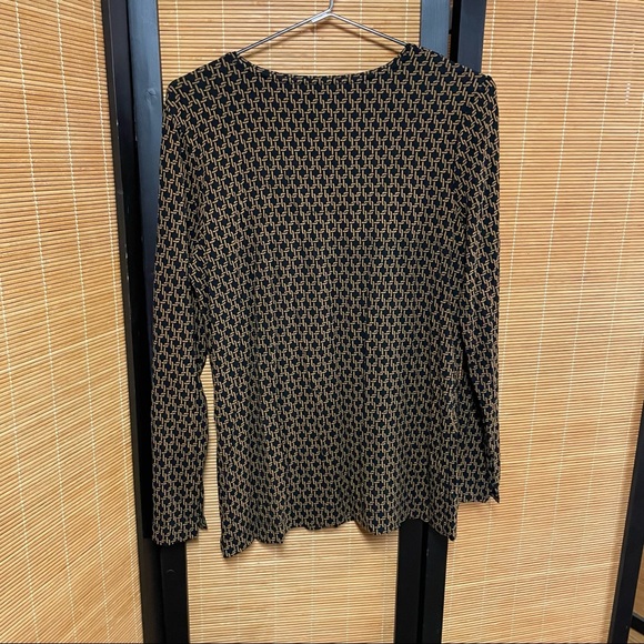 Geometric-Print Layering Tee - Picture 5 of 9